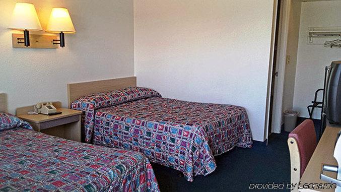 Motel 6 Des Moines South - Airport Екстер'єр фото