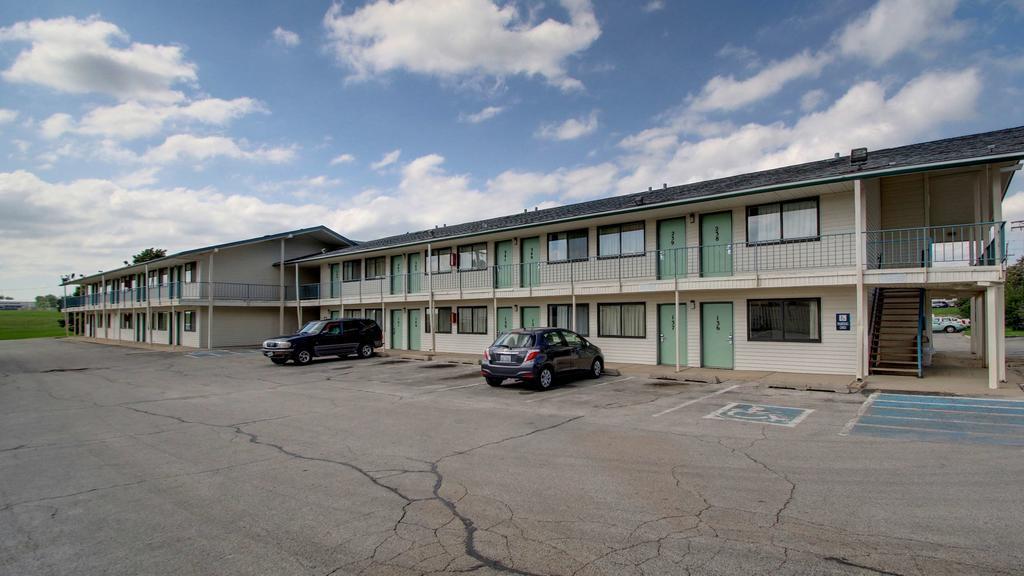 Motel 6 Des Moines South - Airport Екстер'єр фото