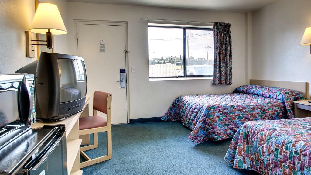 Motel 6 Des Moines South - Airport Екстер'єр фото