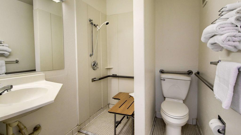 Motel 6 Des Moines South - Airport Екстер'єр фото