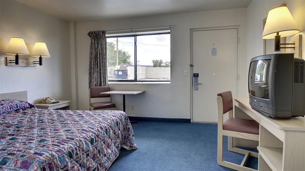 Motel 6 Des Moines South - Airport Екстер'єр фото