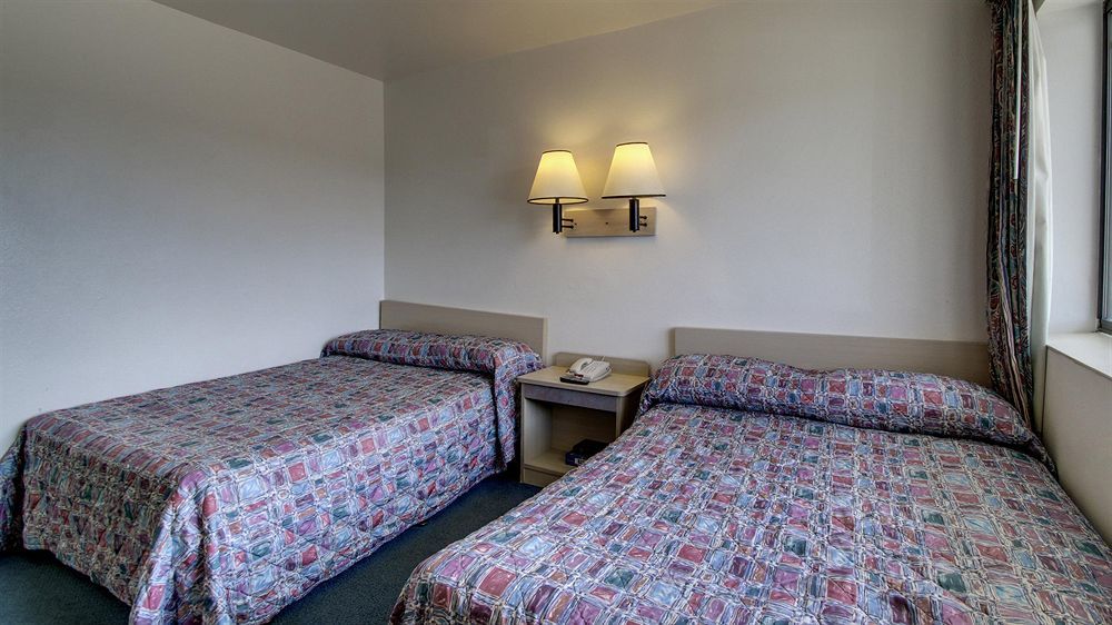 Motel 6 Des Moines South - Airport Екстер'єр фото
