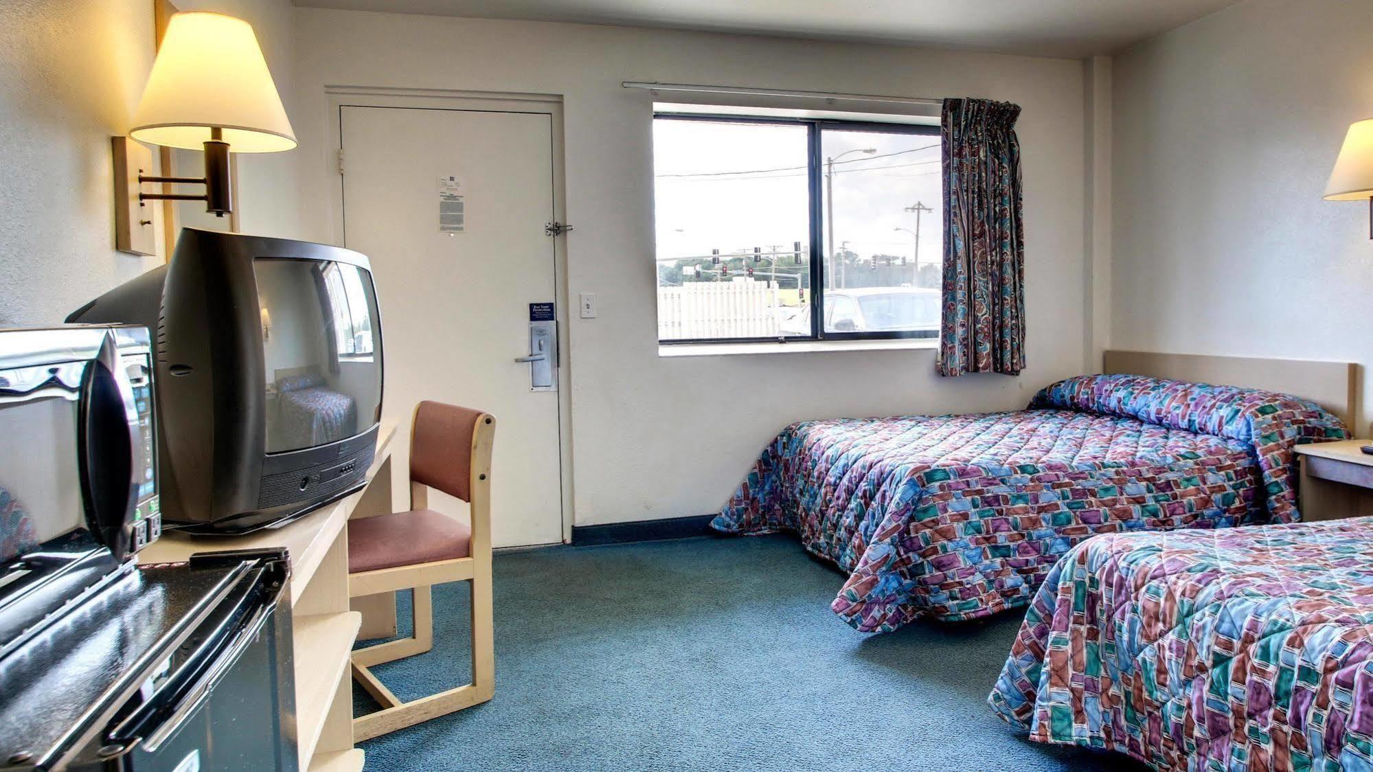 Motel 6 Des Moines South - Airport Екстер'єр фото
