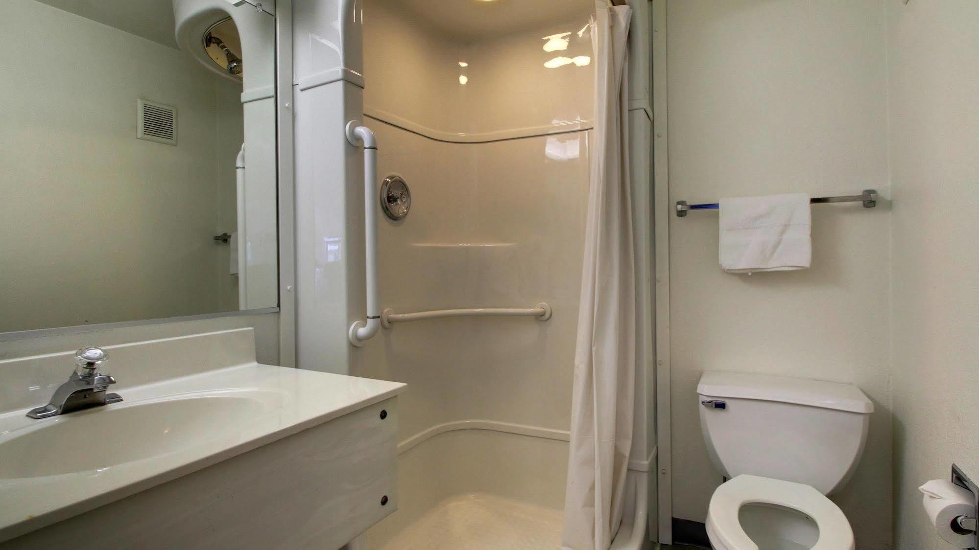 Motel 6 Des Moines South - Airport Екстер'єр фото
