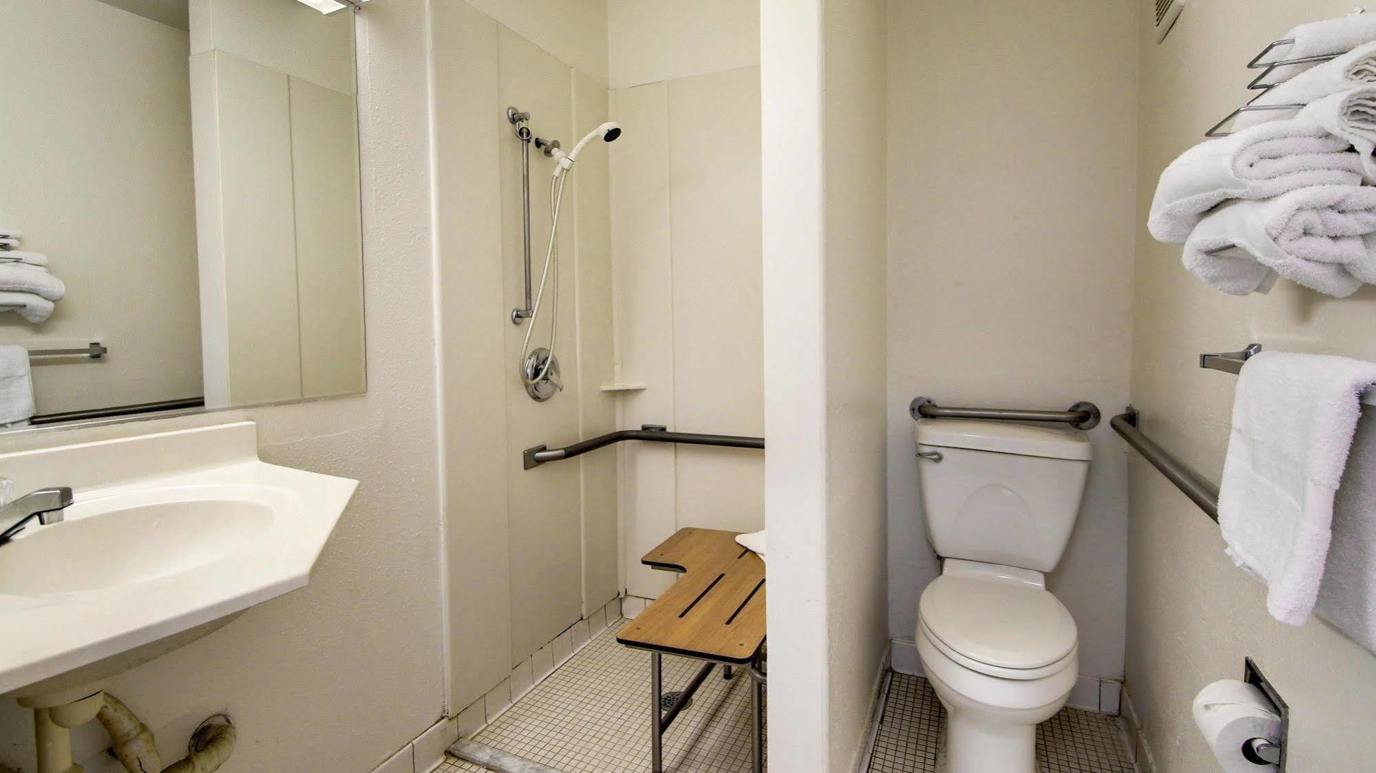 Motel 6 Des Moines South - Airport Екстер'єр фото