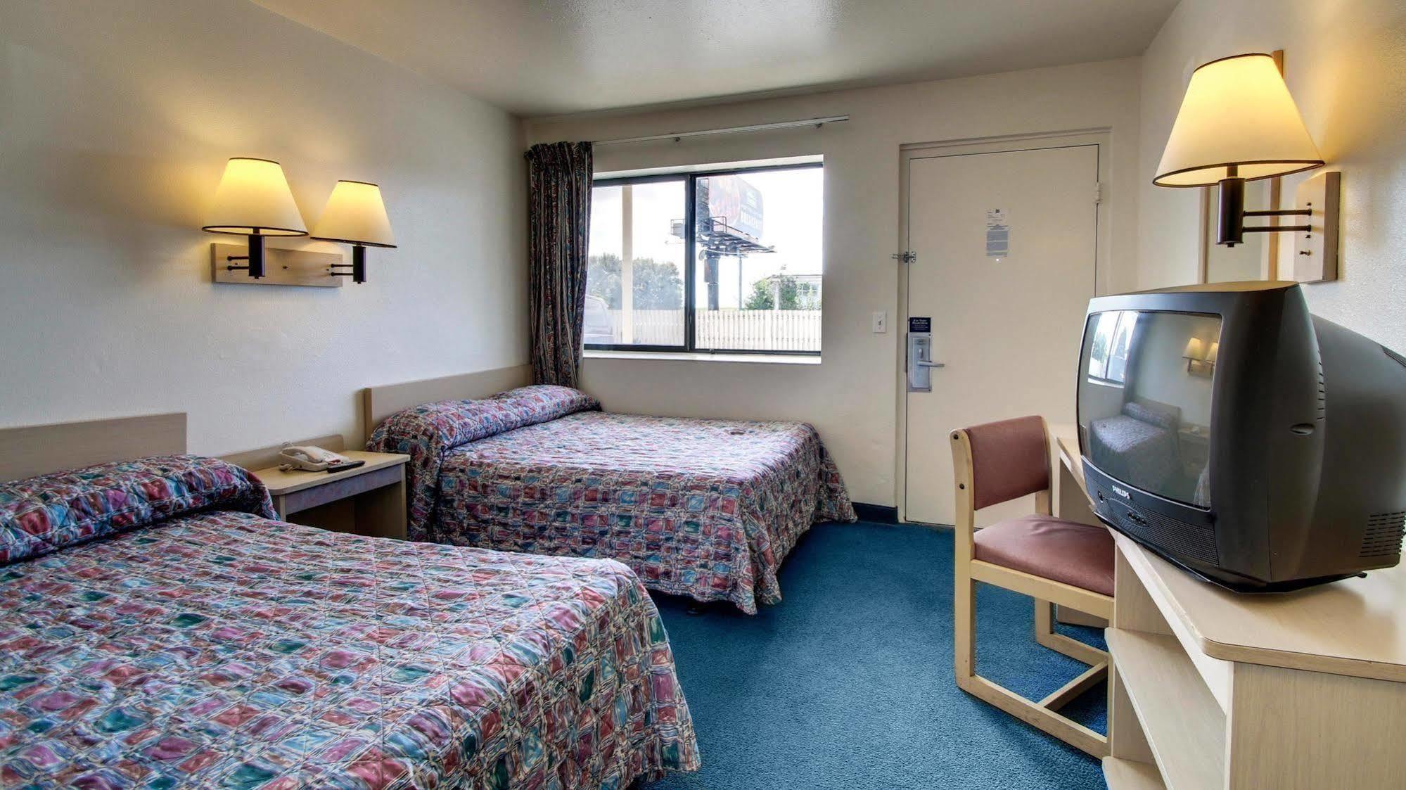 Motel 6 Des Moines South - Airport Екстер'єр фото