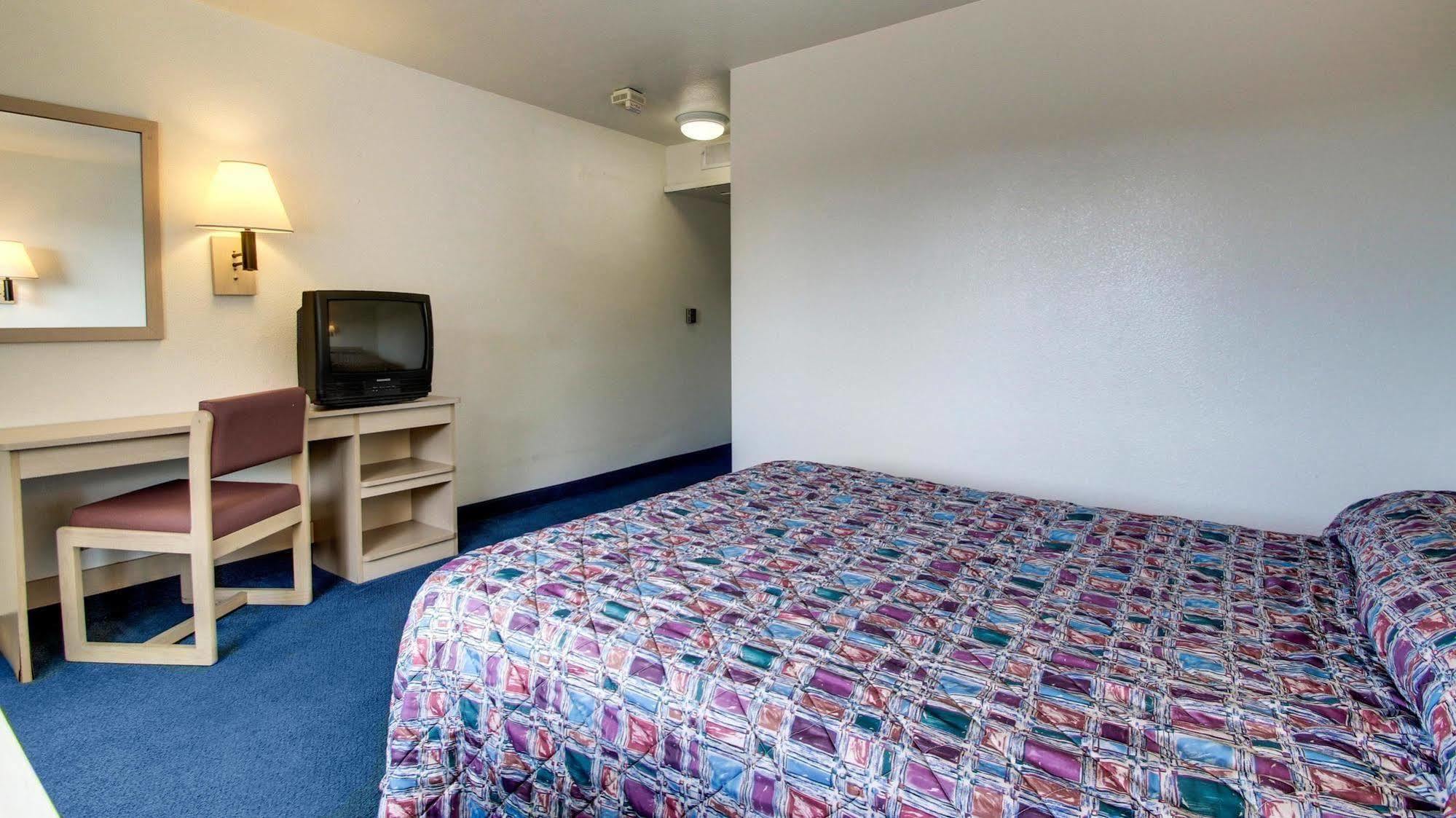 Motel 6 Des Moines South - Airport Екстер'єр фото