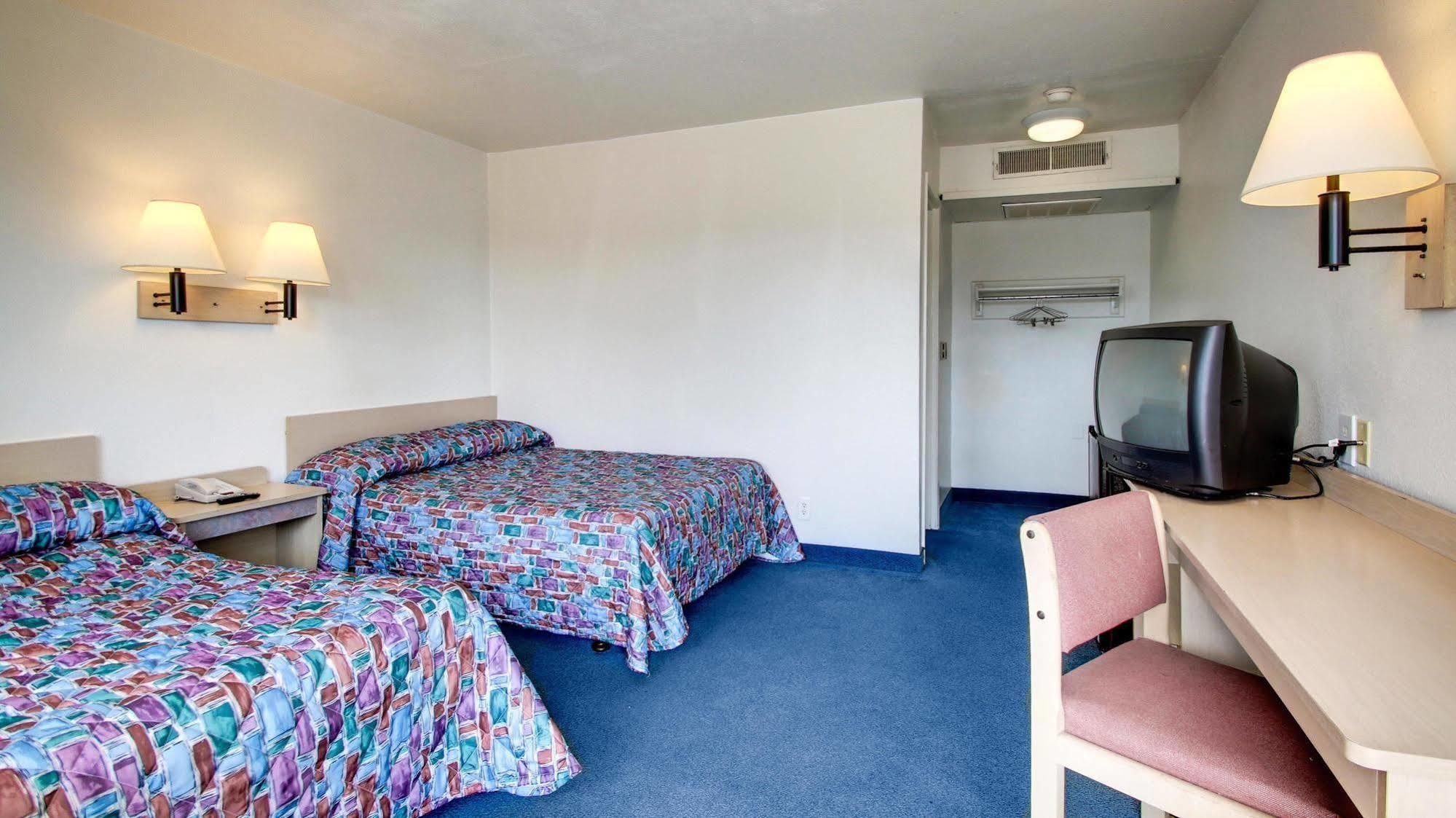 Motel 6 Des Moines South - Airport Екстер'єр фото