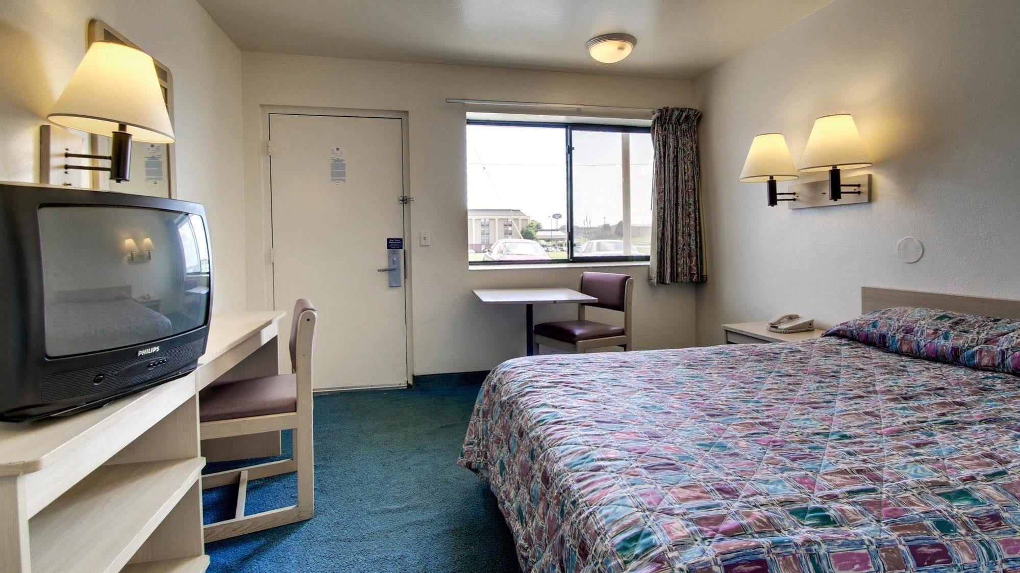Motel 6 Des Moines South - Airport Екстер'єр фото