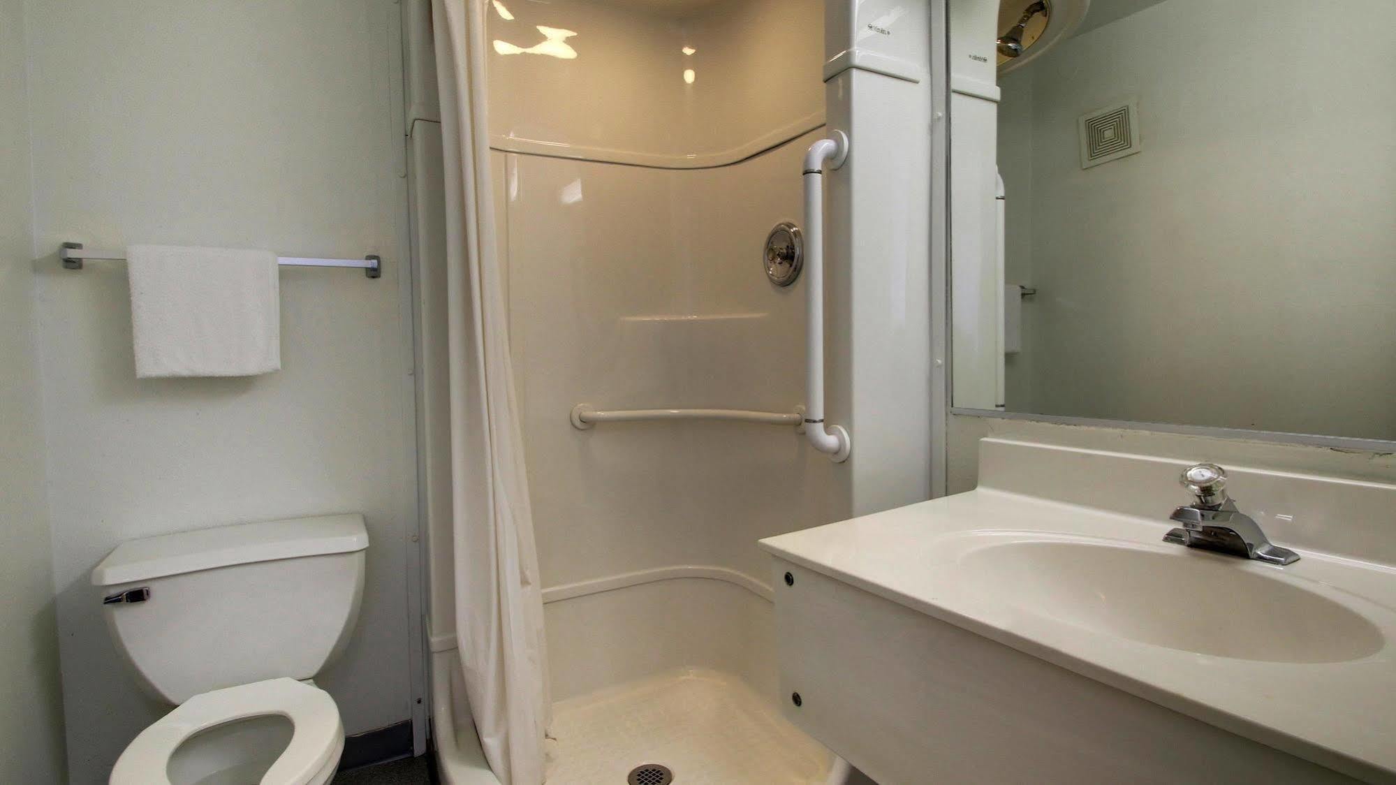 Motel 6 Des Moines South - Airport Екстер'єр фото