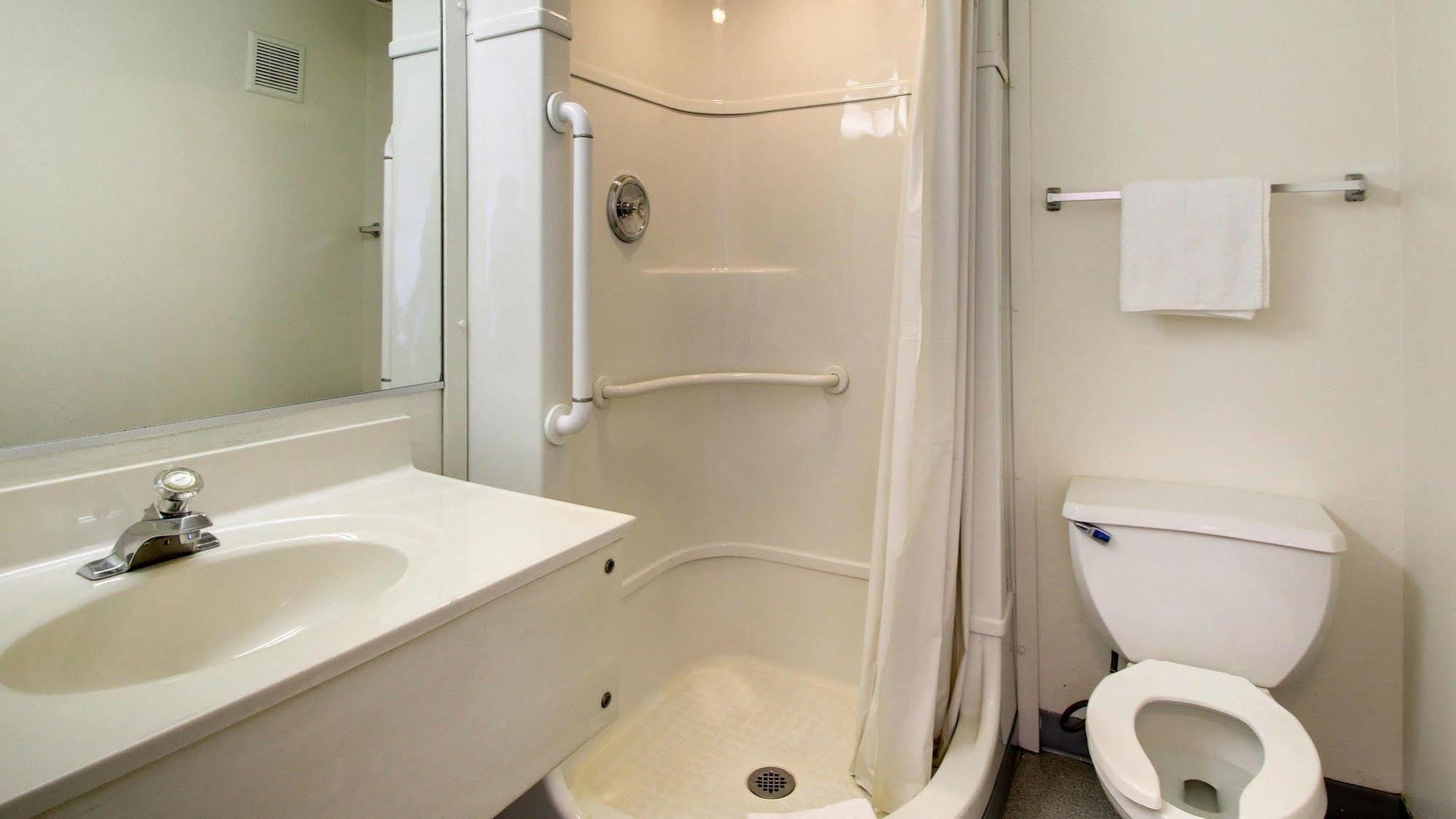 Motel 6 Des Moines South - Airport Екстер'єр фото