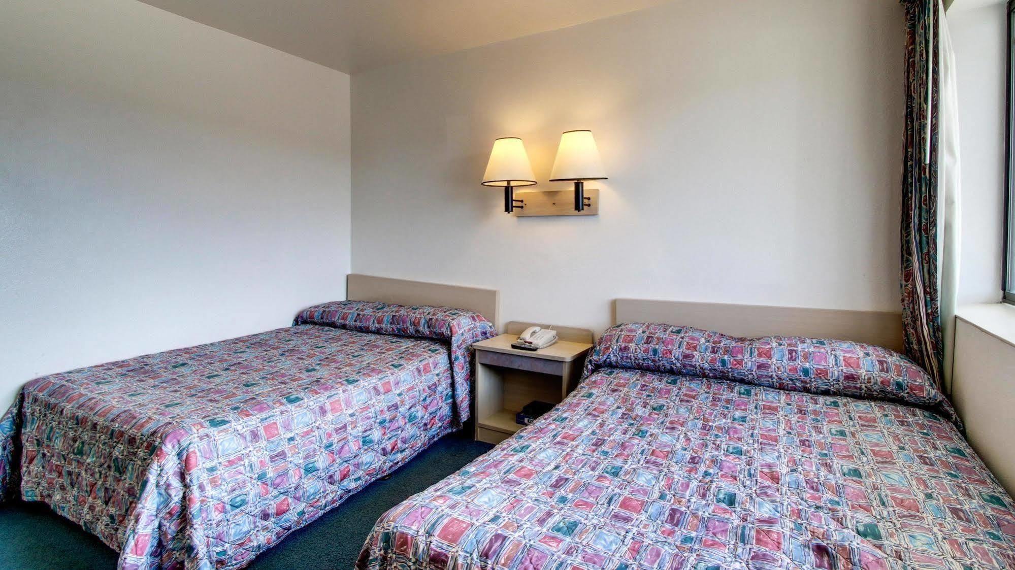 Motel 6 Des Moines South - Airport Екстер'єр фото